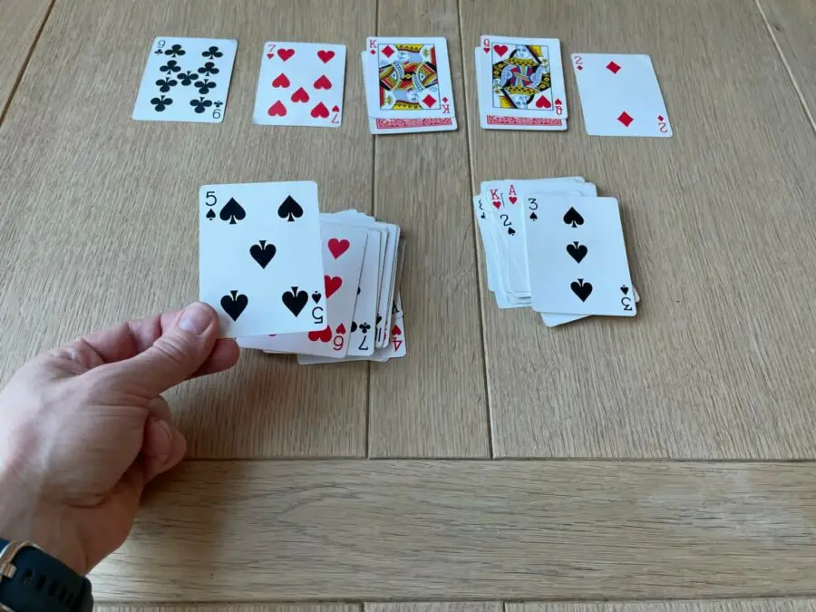 Gameplay of Spit card game